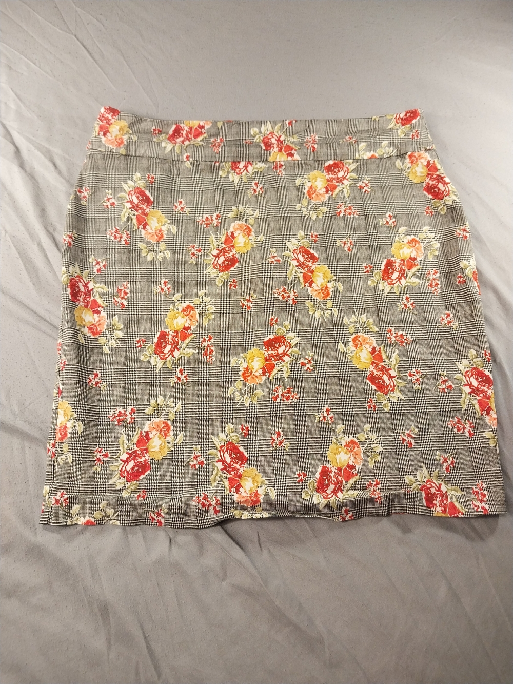 Soho Apparel Ltd. Houndstooth Floral Pencil Skirt #184